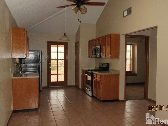 3rd image of 804 Via Descanso Dr #B