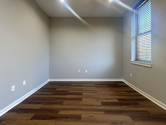 4th image of 1802 W Diamond St