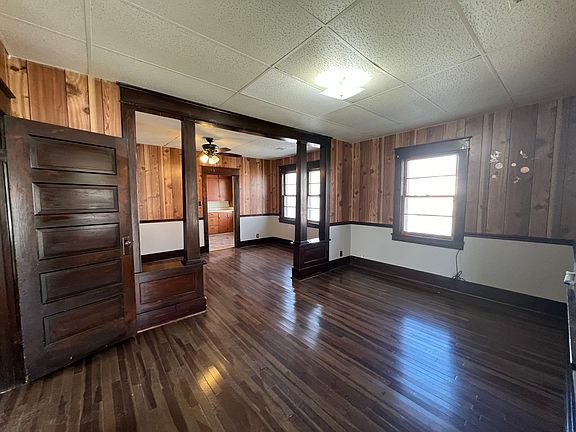 3rd image of 527 W Elm St