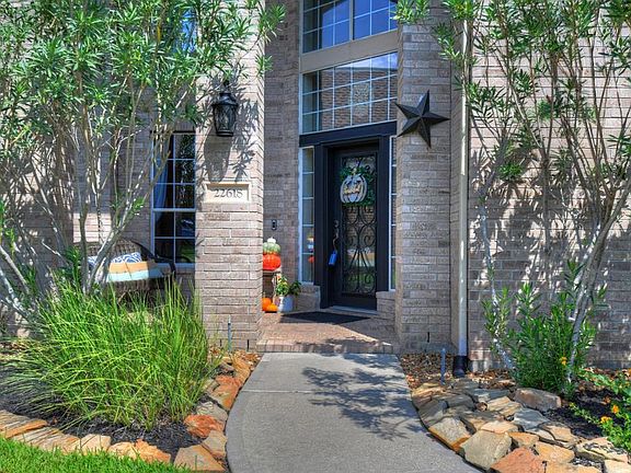 4th image of 22618 Fanwick Dr