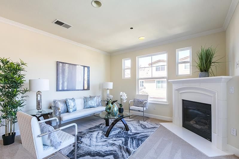1st image of 1253 Avenida Las Brisas