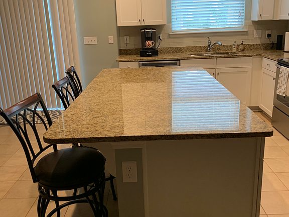 4th image of 25 Nelson Ln