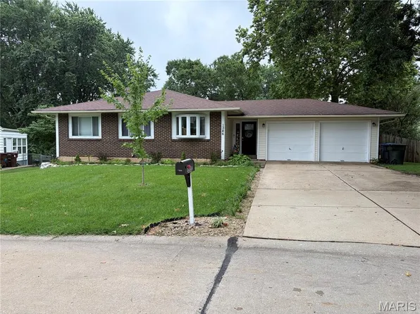 1346 Blue Ridge Dr, Saint Peters, MO 63376