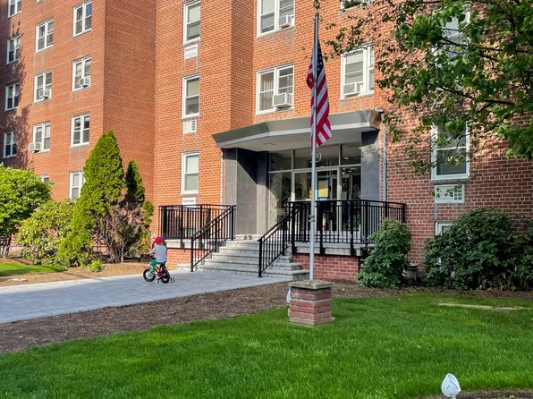 39 Glenbrook Road APT 2D, Stamford, CT 06902