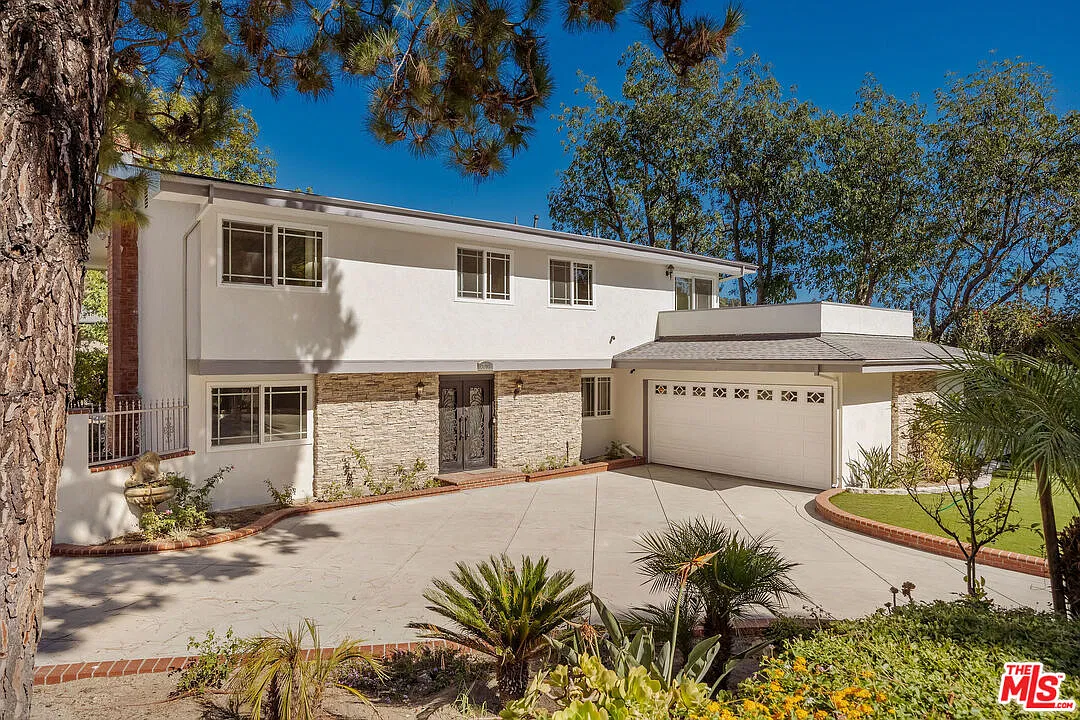 5 bed, 3.0 bath, 2577 sqft, $8,500 — Photo 2