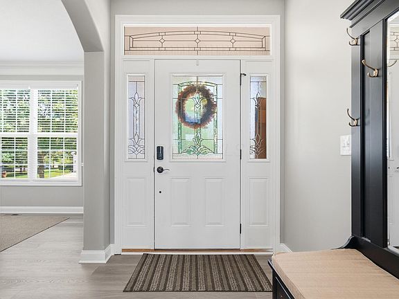 5th image of 542 Apple Valley Cir
