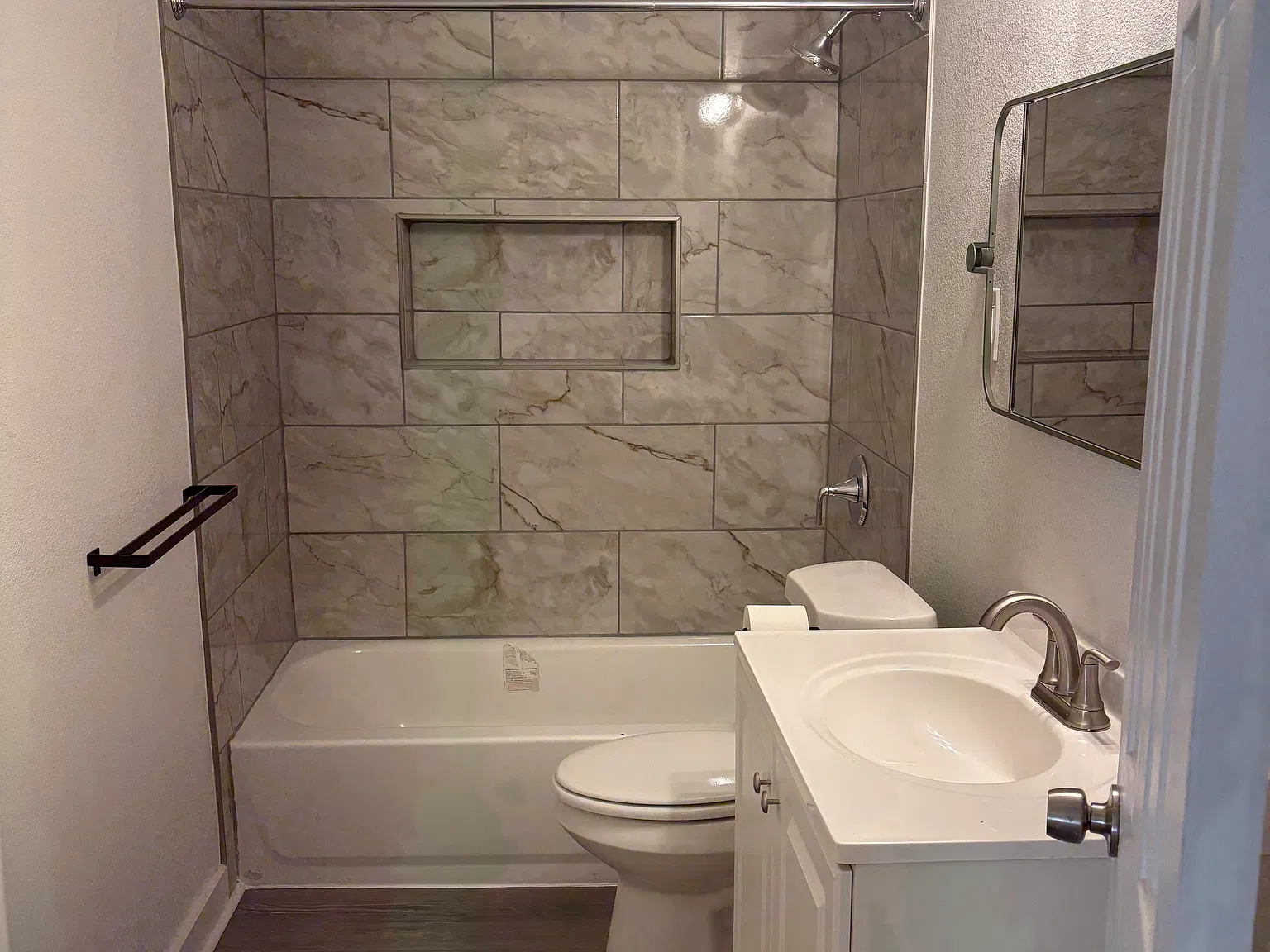 3 bed, 1212 sqft, $2,000 — Photo 4