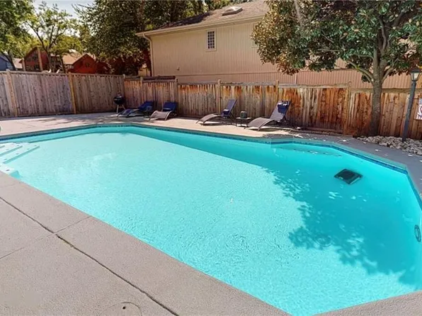 8230 W 99th St, Overland Park, KS 66212