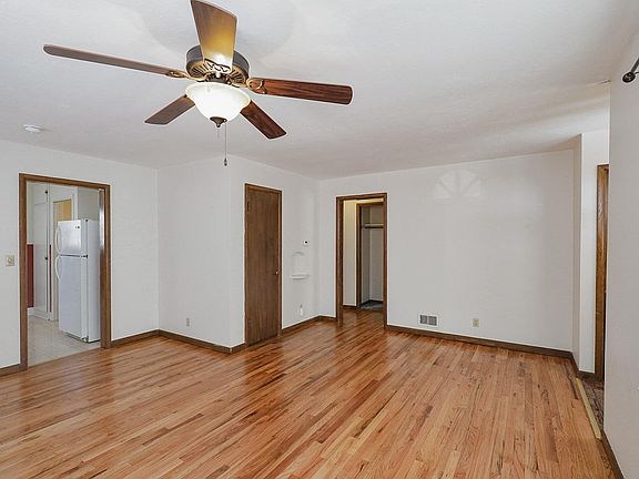 4th image of 3140 S 42nd St