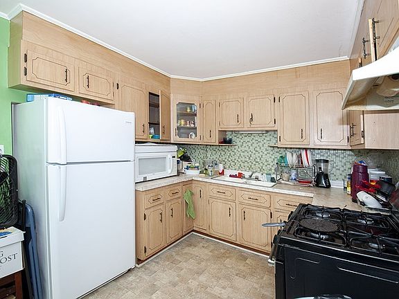 4th image of 47 Saratoga St