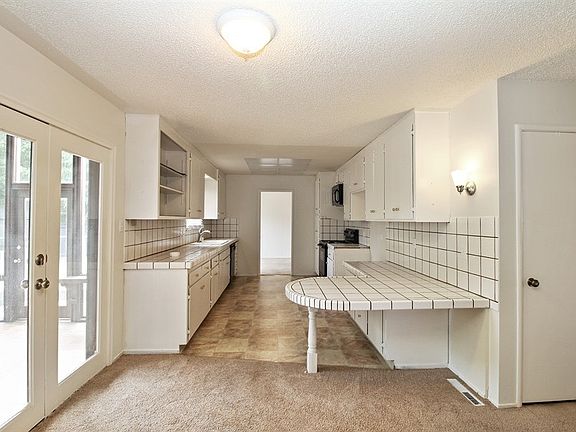 5th image of 142 Skyway Dr