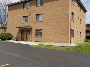 701 W 65th St APT 6, Westmont, IL 60559