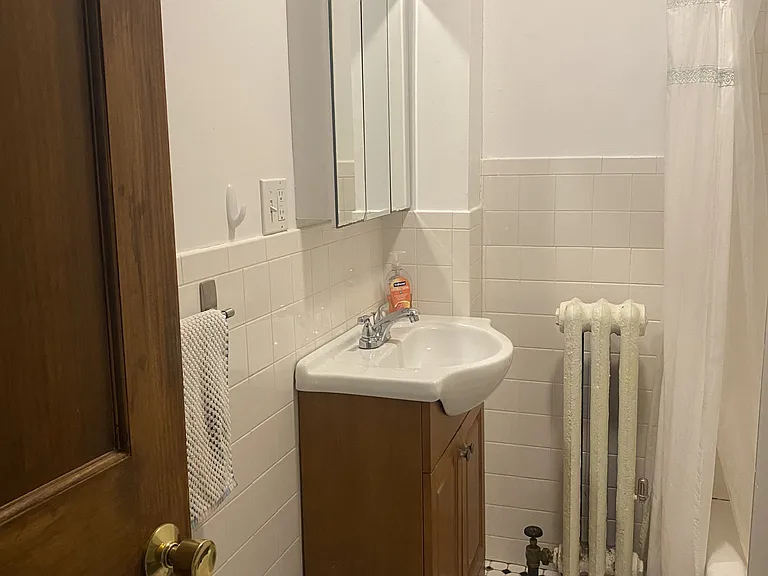 3-5 Linnaean St #29 — Photo 3