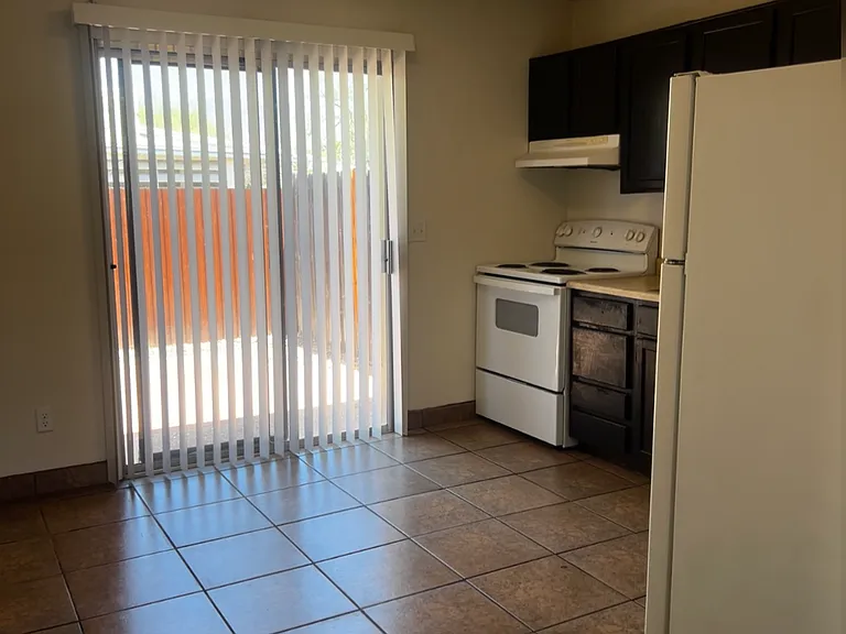 1921 N Madelyn Ave — Photo 10