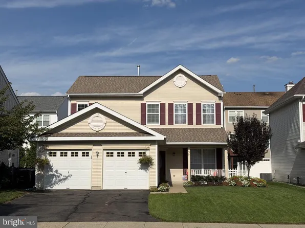 37 Arrowhead Dr, Burlington, NJ 08016