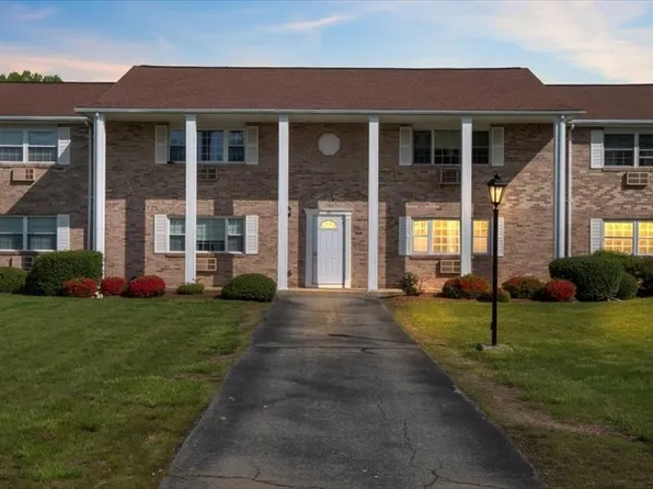 30 Washington Park Dr #2, Andover, MA 01810