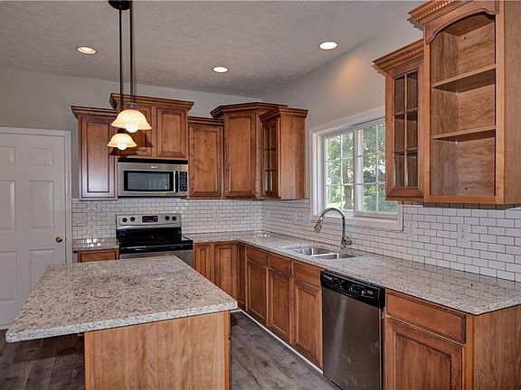 5th image of 8510 Lockerbie Dr