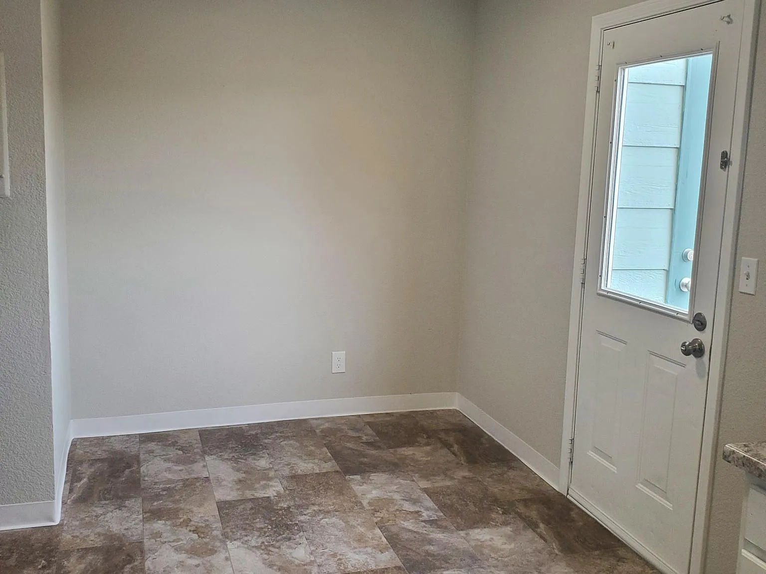 2 bed, 1.5 bath, 1022 sqft, $1,395 — Photo 3