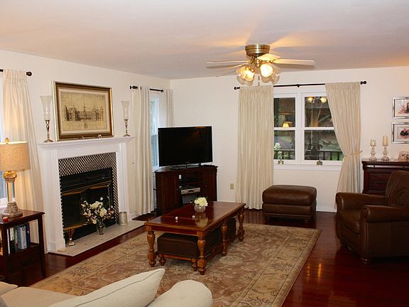 3rd image of 22 Sarazen St