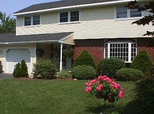 28 Lexington Rd, Saratoga Springs, NY 12866