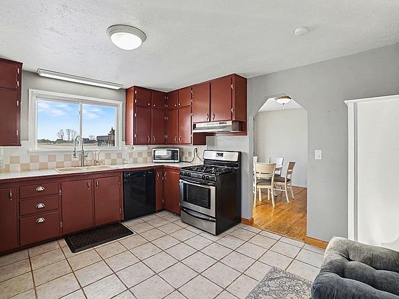 4th image of 1523 Clark Rd