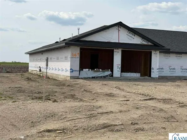 669 Waraju Ave, New Ulm, MN 56073