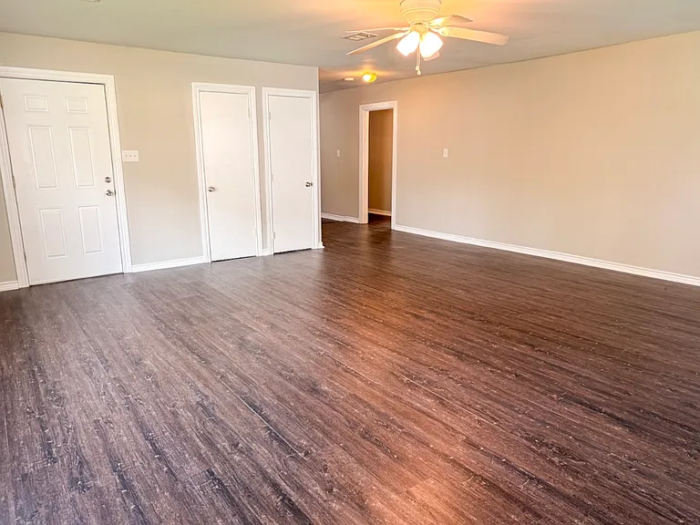 209 Cavin St — Photo 3