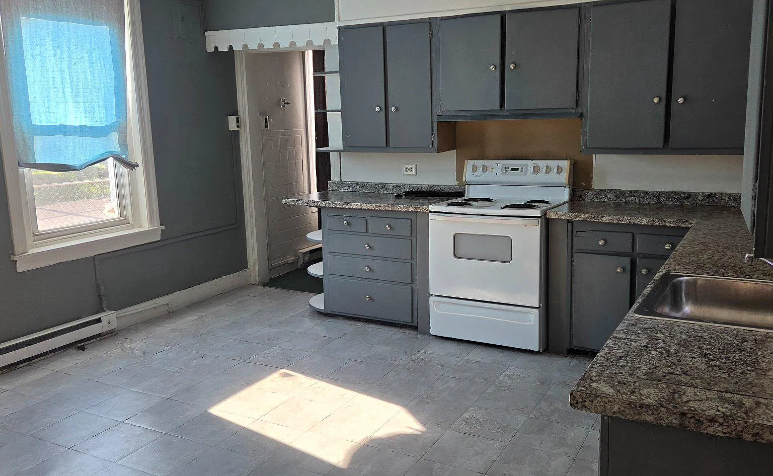 1 bed, 1.0 bath, 800 sqft, $1,200 — Photo 2