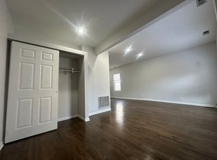 1239 W Erie St #2R, Chicago, IL 60642