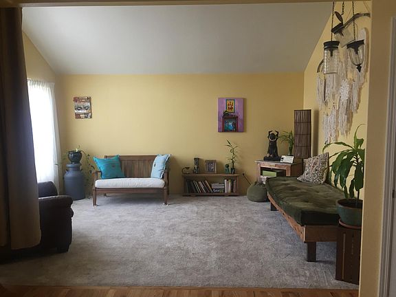 3rd image of 601 Shadow Wood Dr