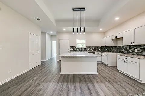 2nd image of 631 Corliss