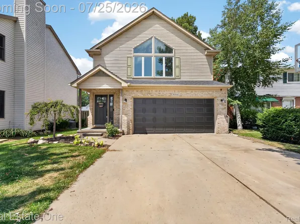 30364 Adams Dr, Gibraltar, MI 48173