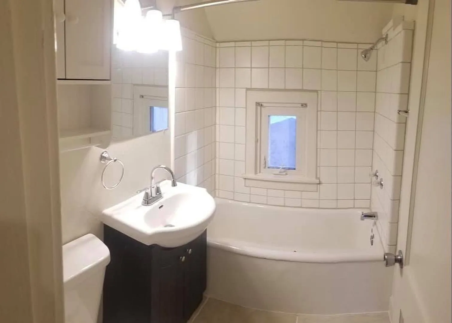 Large 1 Bedroom Apartment Near Viterbo University — Photo 3