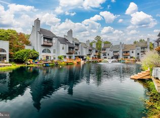 11116 Glade Dr, Reston, VA 20191