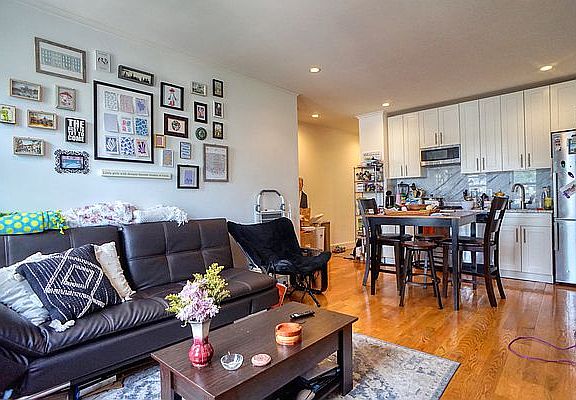 3rd image of 310 12th St APT 17