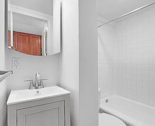 4th image of 168 Stanton St #5A