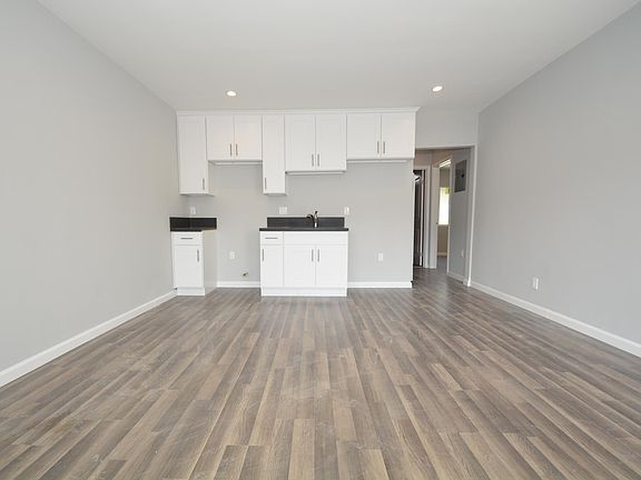 2nd image of 4020 Stevely Ave APT 6