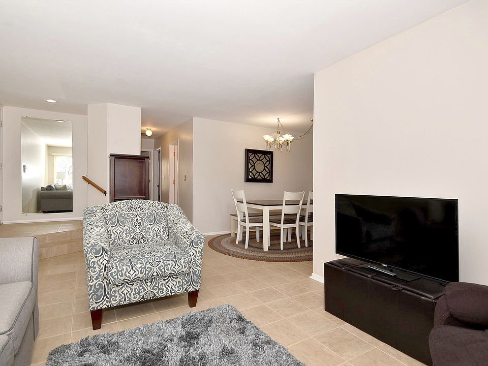 317 Primrose Ct Aurora, IL Zillow