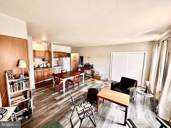 2nd image of 3793 Cresson St #2