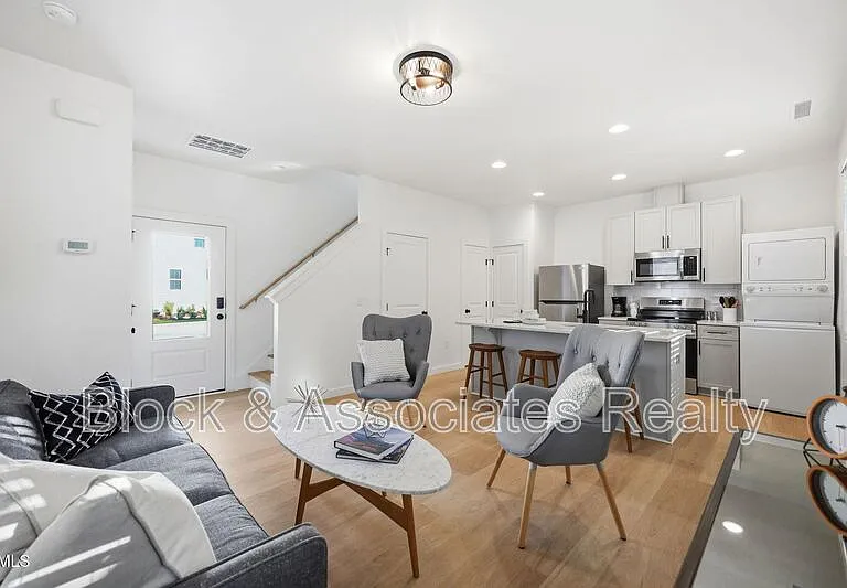 2819-103 Wilcox Pl — Photo 3