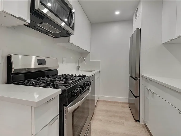 85 8th Ave #5E — Photo 2