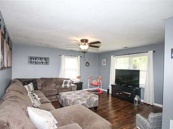 3rd image of 1702 N Furman Ave