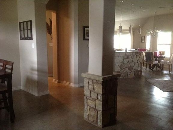 4th image of 5400 Fiesta Oak Dr