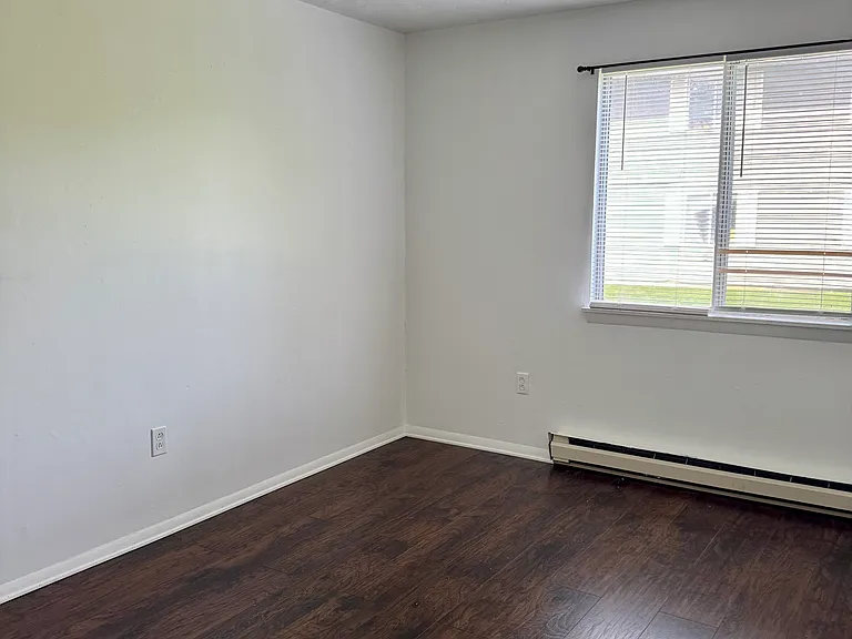 Farmington Manor — Photo 14