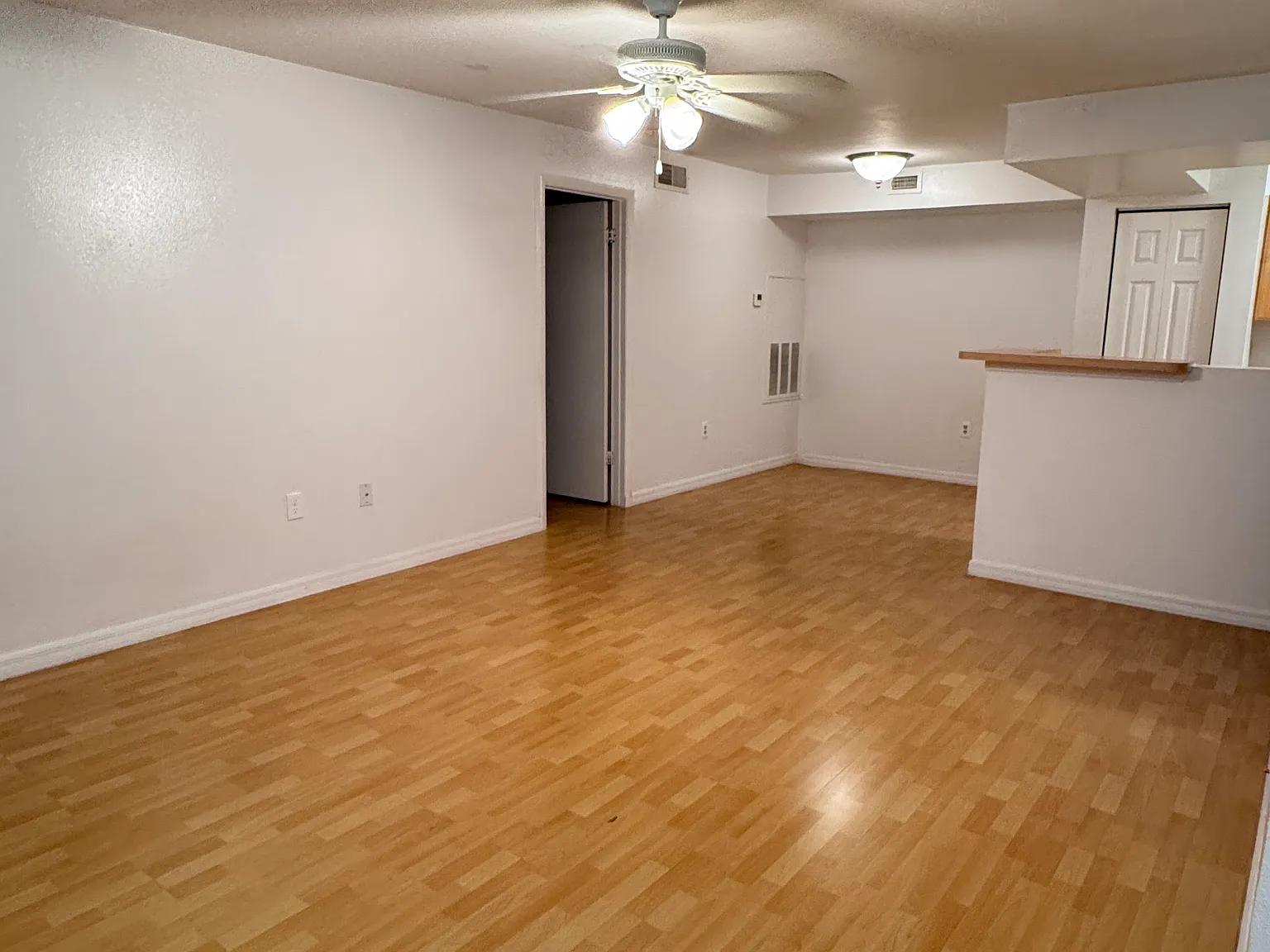 2 bed, 937 sqft, $1,580 — Photo 3
