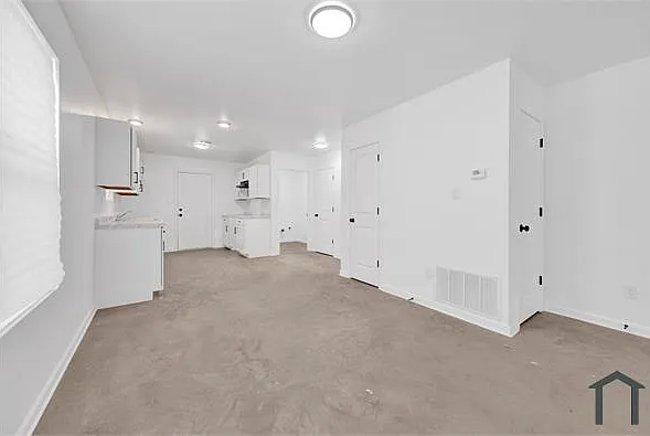 2258 Zanone Ave — Photo 10