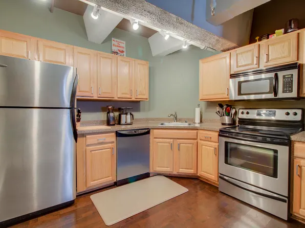 270 E Highland Ave APT 515, Milwaukee, WI 53202
