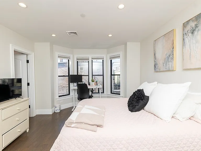 498 Sumner St #PENTHOUSE — Photo 10
