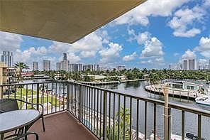 4th image of 301 Golden Isles Drive #510