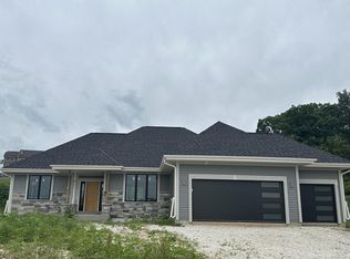 110 Retzer View Ct, Waukesha, WI 53188